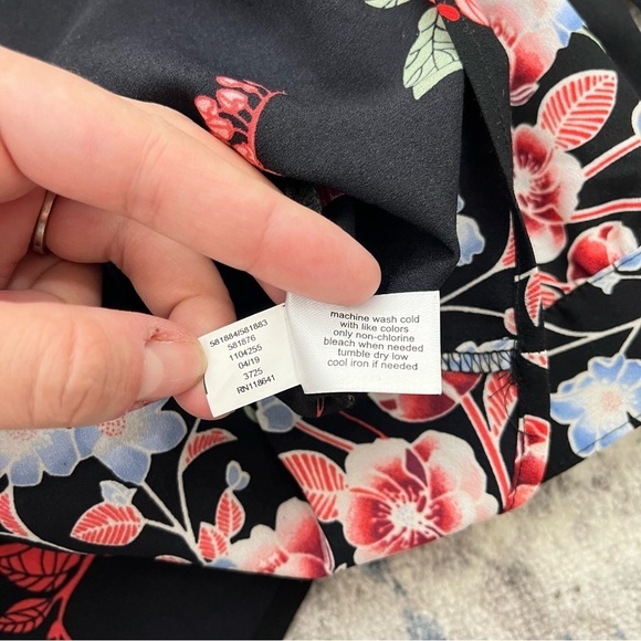 2/$25 Lane Bryant Black Floral Business Casual Lightweight Tie Front Blouse 18 - Picture 12 of 12